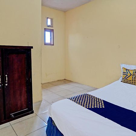 Spot On 92730 Lili Kost Syariahnearketapang Royal City Баньювангі Екстер'єр фото