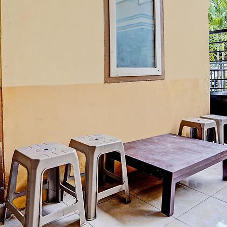 Spot On 92730 Lili Kost Syariahnearketapang Royal City Баньювангі Екстер'єр фото