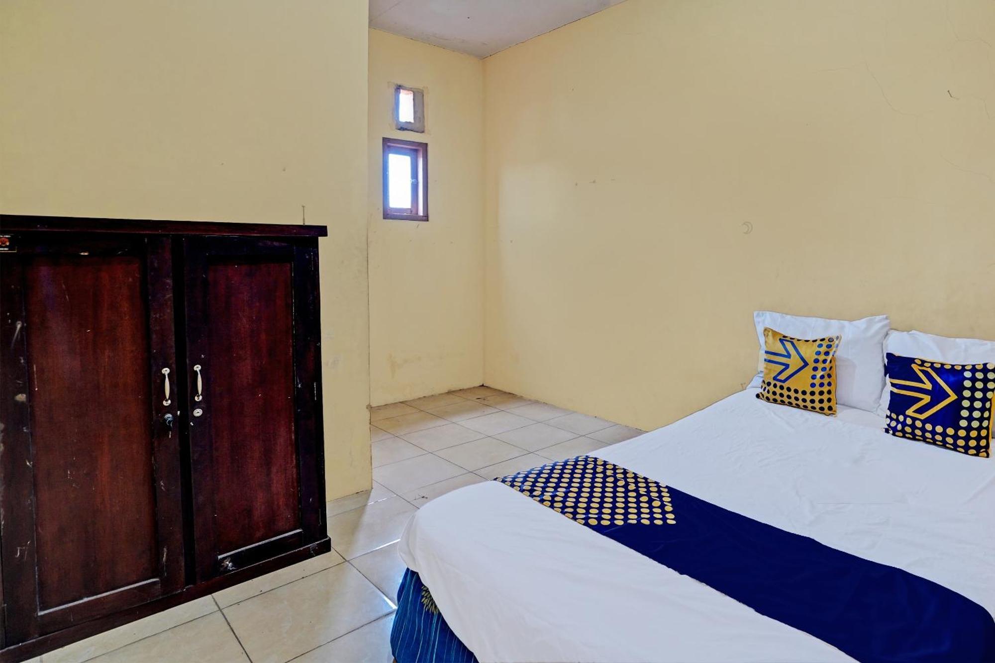 Spot On 92730 Lili Kost Syariahnearketapang Royal City Баньювангі Екстер'єр фото