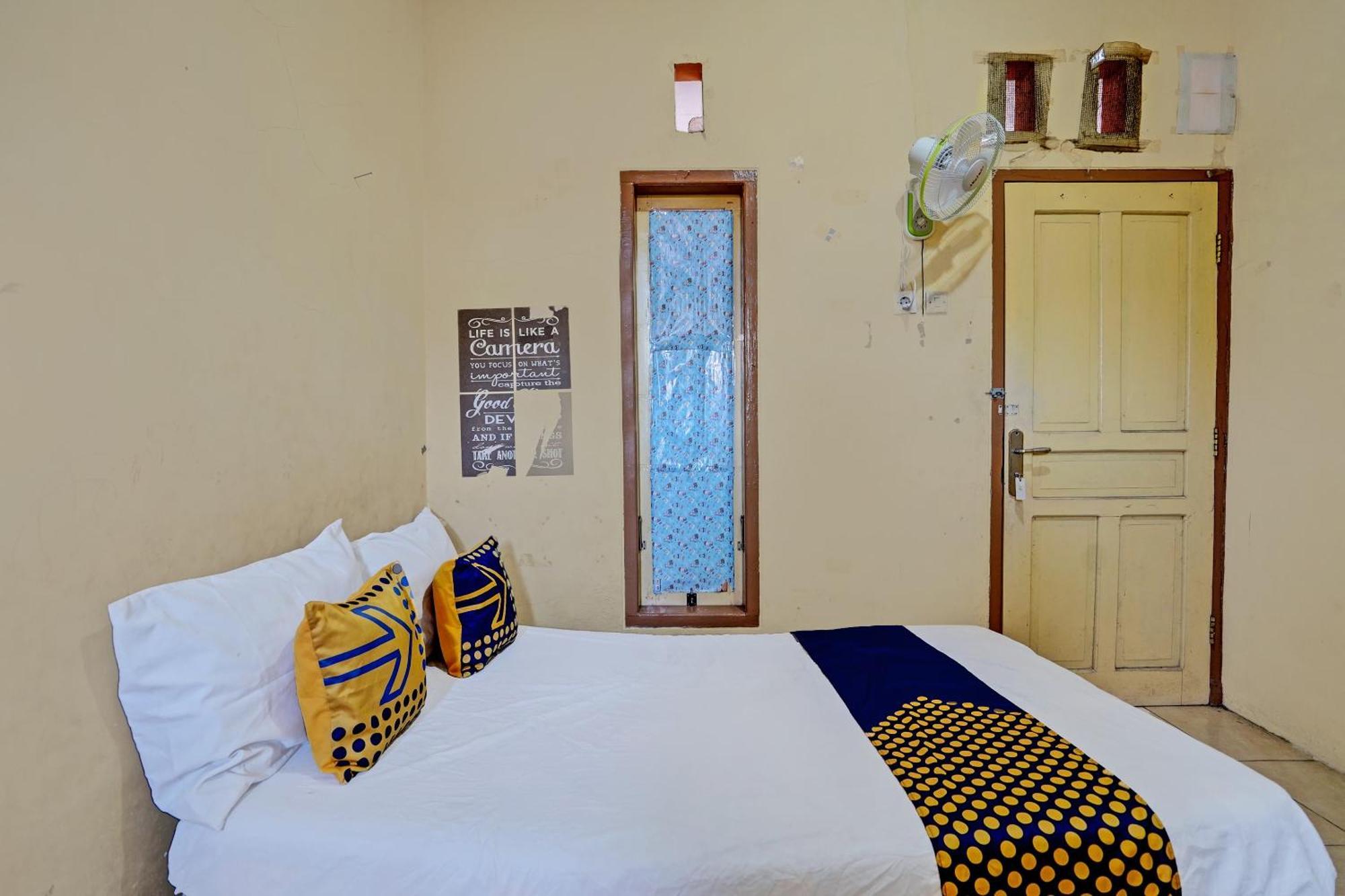 Spot On 92730 Lili Kost Syariahnearketapang Royal City Баньювангі Екстер'єр фото