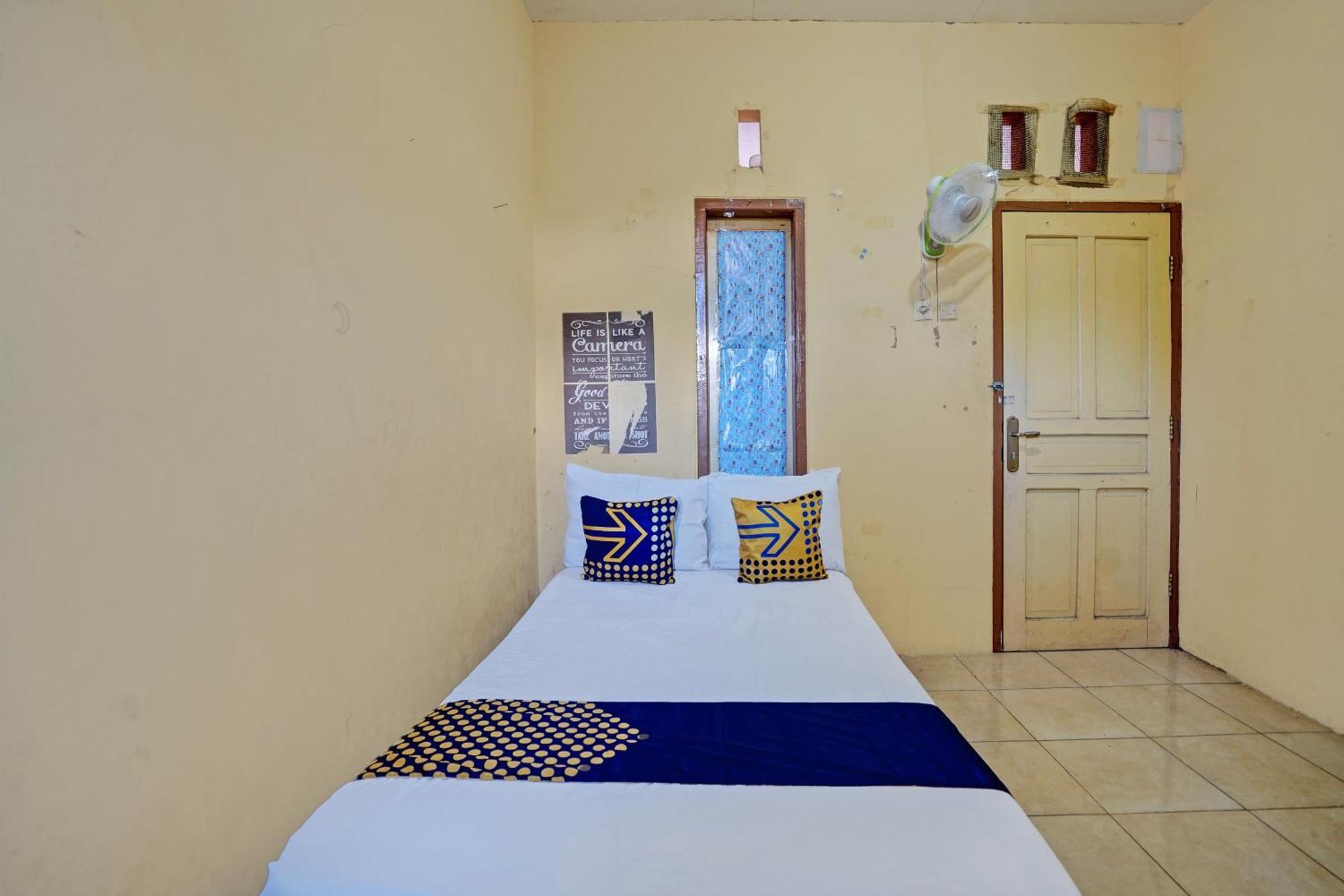 Spot On 92730 Lili Kost Syariahnearketapang Royal City Баньювангі Екстер'єр фото