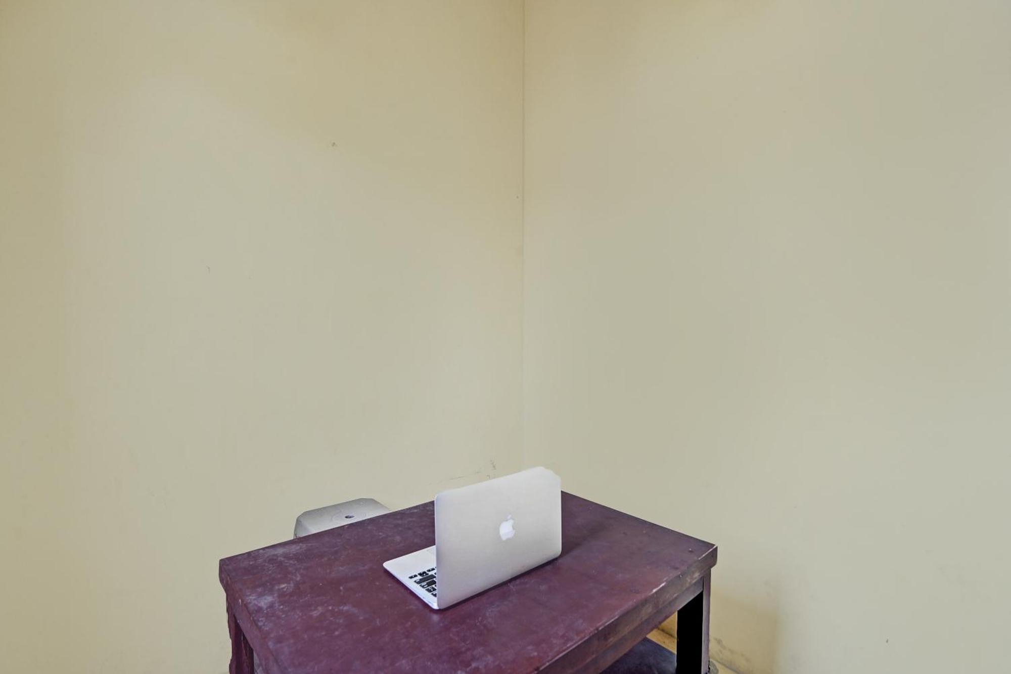 Spot On 92730 Lili Kost Syariahnearketapang Royal City Баньювангі Екстер'єр фото