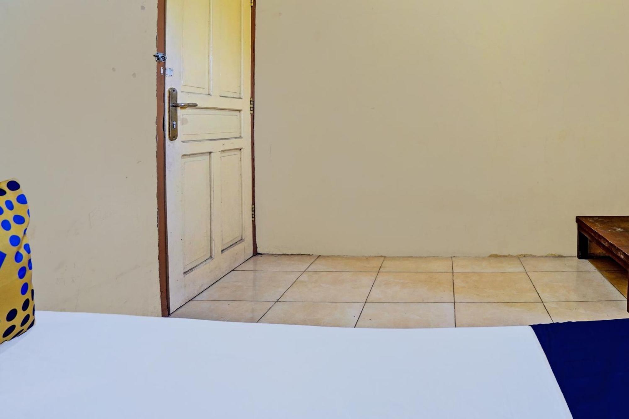 Spot On 92730 Lili Kost Syariahnearketapang Royal City Баньювангі Екстер'єр фото