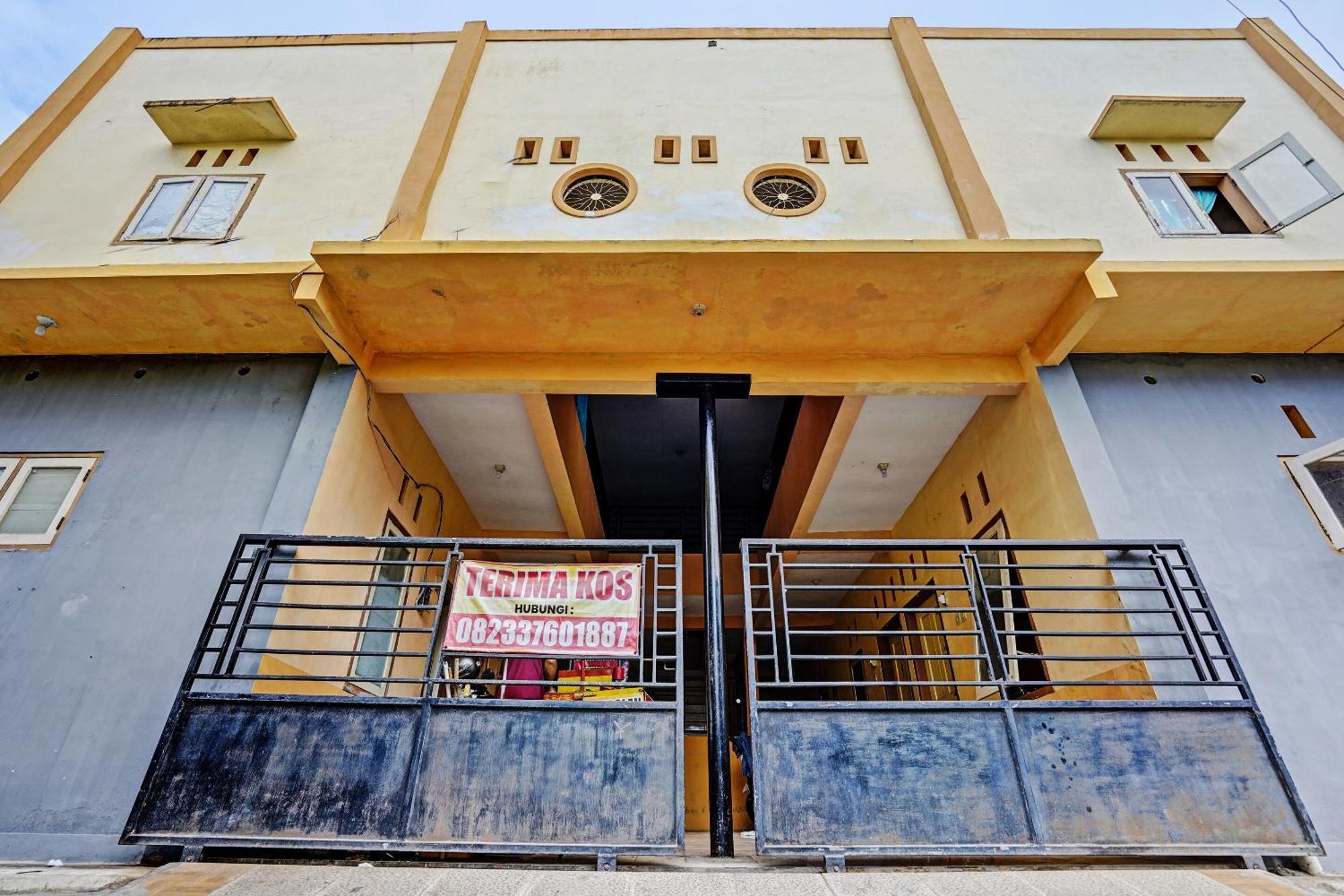 Spot On 92730 Lili Kost Syariahnearketapang Royal City Баньювангі Екстер'єр фото