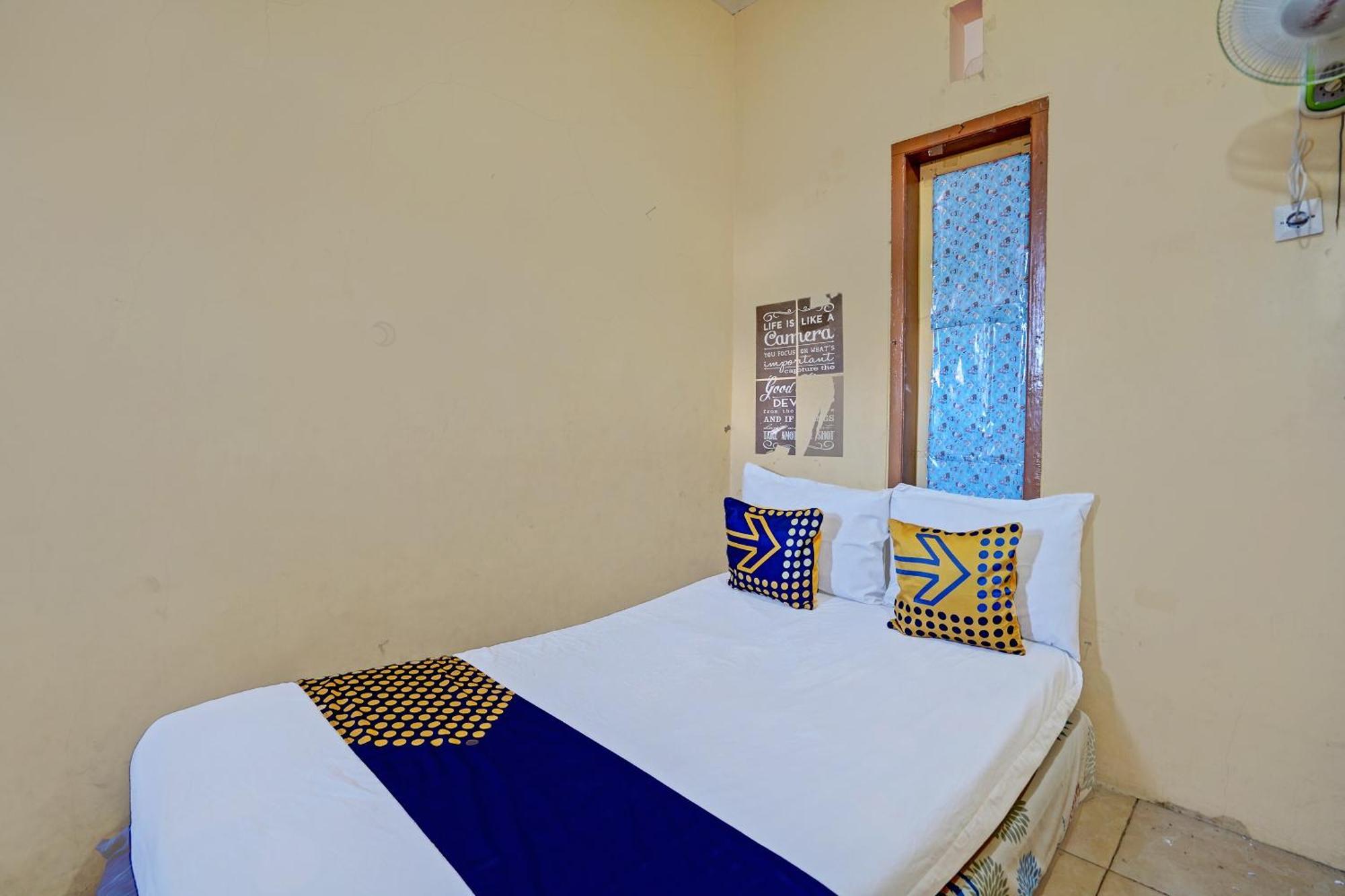 Spot On 92730 Lili Kost Syariahnearketapang Royal City Баньювангі Екстер'єр фото